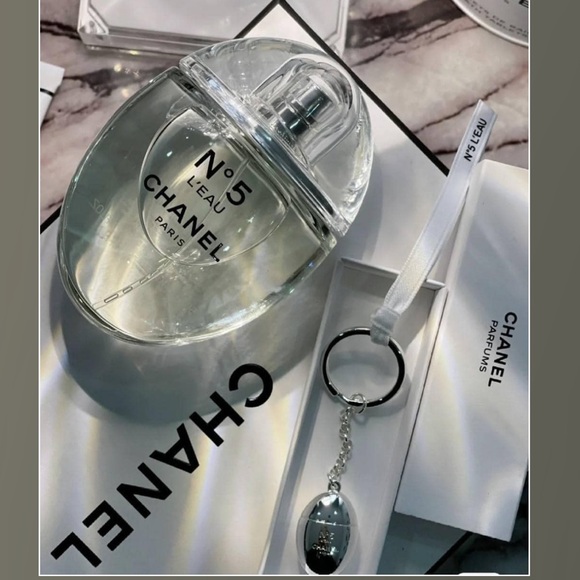 CHANEL N* 5 L’EAU PARFUM KEYCHAIN - Picture 2 of 3